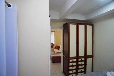 Casa de condomínio à venda com 220m², 5 quartos e 2 vagas Casa de condomínio à venda com 220m², 5 quartos e 2 vagasSuíte