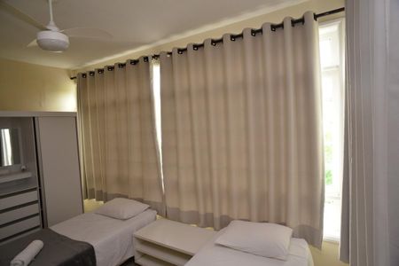 Casa de condomínio à venda com 220m², 5 quartos e 2 vagas Casa de condomínio à venda com 220m², 5 quartos e 2 vagasQuarto 3