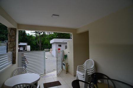 Casa de condomínio à venda com 220m², 5 quartos e 2 vagas Casa de condomínio à venda com 220m², 5 quartos e 2 vagasVaranda