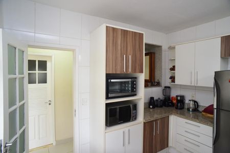 Casa de condomínio à venda com 220m², 5 quartos e 2 vagas Casa de condomínio à venda com 220m², 5 quartos e 2 vagasCozinha