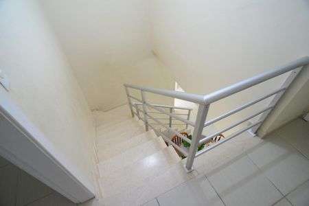 Casa de condomínio à venda com 220m², 5 quartos e 2 vagas Casa de condomínio à venda com 220m², 5 quartos e 2 vagasEscada de Acesso