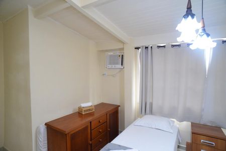 Casa de condomínio à venda com 220m², 5 quartos e 2 vagas Casa de condomínio à venda com 220m², 5 quartos e 2 vagasQuarto 1