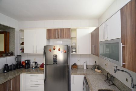 Casa de condomínio à venda com 220m², 5 quartos e 2 vagas Casa de condomínio à venda com 220m², 5 quartos e 2 vagasCozinha