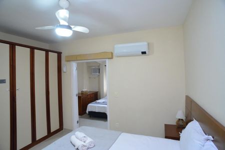 Casa de condomínio à venda com 220m², 5 quartos e 2 vagas Casa de condomínio à venda com 220m², 5 quartos e 2 vagasSuíte Principal