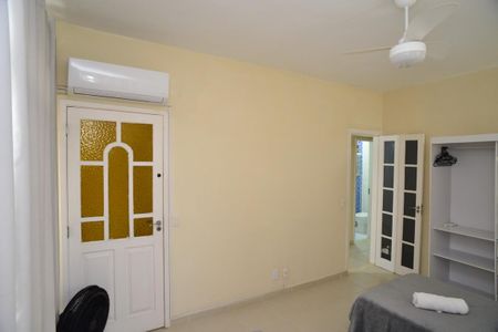 Casa de condomínio à venda com 220m², 5 quartos e 2 vagas Casa de condomínio à venda com 220m², 5 quartos e 2 vagasQuarto 3