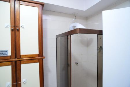 Casa de condomínio à venda com 220m², 5 quartos e 2 vagas Casa de condomínio à venda com 220m², 5 quartos e 2 vagasBanheiro Suíte Principal