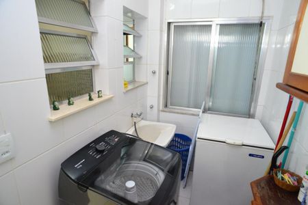 Casa de condomínio à venda com 220m², 5 quartos e 2 vagas Casa de condomínio à venda com 220m², 5 quartos e 2 vagasÁrea de Serviço