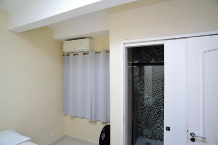 Casa de condomínio à venda com 220m², 5 quartos e 2 vagas Casa de condomínio à venda com 220m², 5 quartos e 2 vagasSuíte