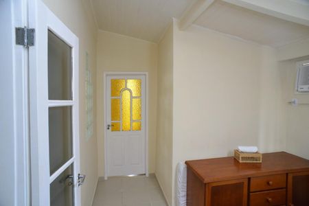 Casa de condomínio à venda com 220m², 5 quartos e 2 vagas Casa de condomínio à venda com 220m², 5 quartos e 2 vagasQuarto 1