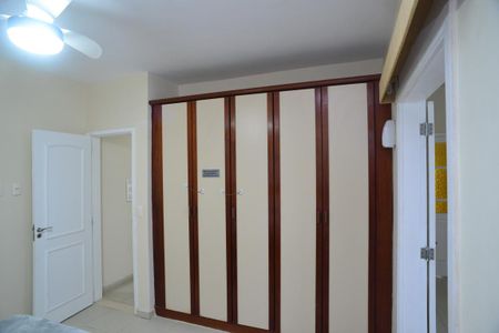 Casa de condomínio à venda com 220m², 5 quartos e 2 vagas Casa de condomínio à venda com 220m², 5 quartos e 2 vagasSuíte Principal