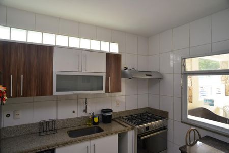 Casa de condomínio à venda com 220m², 5 quartos e 2 vagas Casa de condomínio à venda com 220m², 5 quartos e 2 vagasCozinha