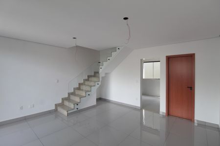 Sala de casa à venda com 3 quartos, 152m² em Santa Amelia, Belo Horizonte