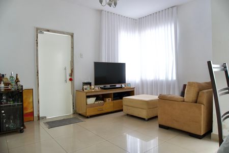 Casa à venda com 351m², 2 quartos e 1 vaga