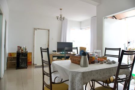 Casa à venda com 351m², 2 quartos e 1 vaga