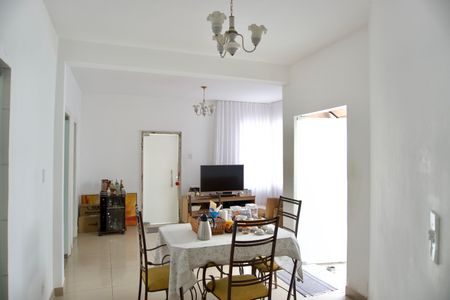 Casa à venda com 351m², 2 quartos e 1 vaga