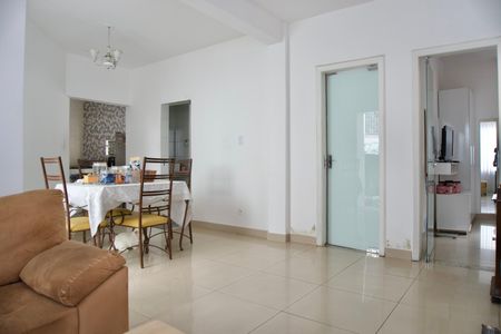 Casa à venda com 2 quartos, 351m² em Santa Tereza, Belo Horizonte