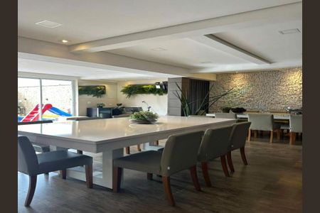 Casa à venda com 3 quartos, 240m² em Bosque da Saúde, São Paulo