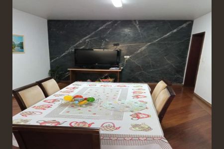 Casa à venda com 200m², 3 quartos e 3 vagas
