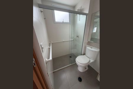 Banheiro de apartamento para alugar com 2 quartos, 68m² em Marapé, Santos