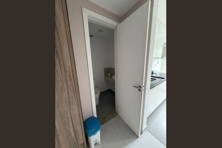 Banheiro de apartamento para alugar com 2 quartos, 68m² em Marapé, Santos