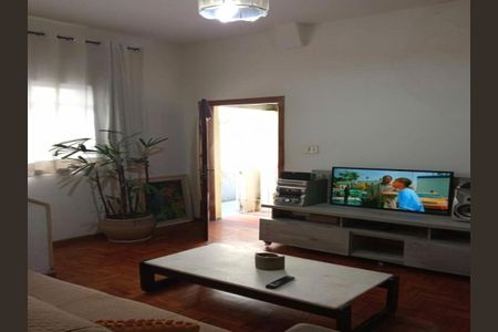 Casa à venda com 6 quartos, 243m² em Vila Ipojuca, São Paulo