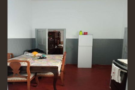 Casa à venda com 6 quartos, 243m² em Vila Ipojuca, São Paulo