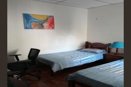 Casa à venda com 6 quartos, 243m² em Vila Ipojuca, São Paulo