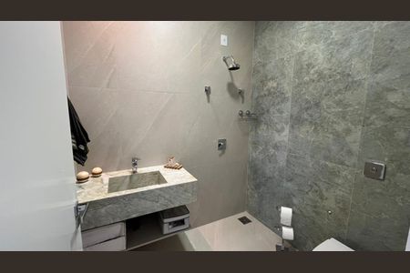 Casa para alugar com 214m², 3 quartos e 3 vagasBanheiro 