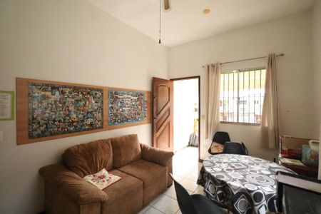 Casa à venda com 170m², 4 quartos e 3 vagasSala