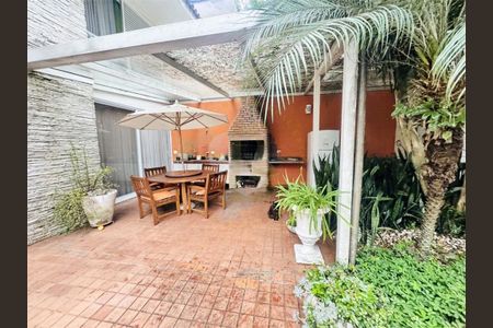 Casa de condomínio à venda com 238m², 4 quartos e 2 vagas