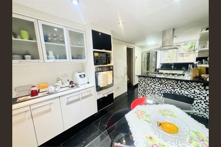 Casa de condomínio à venda com 238m², 4 quartos e 2 vagas