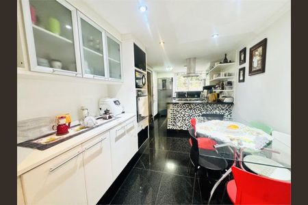 Casa de condomínio à venda com 238m², 4 quartos e 2 vagas