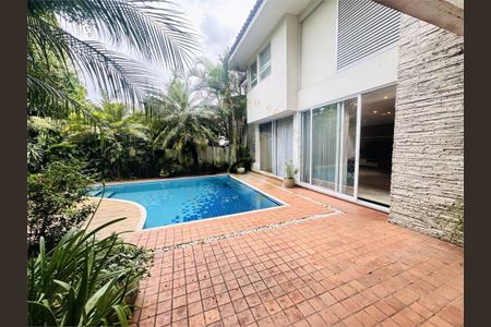 Casa de condomínio à venda com 238m², 4 quartos e 2 vagas