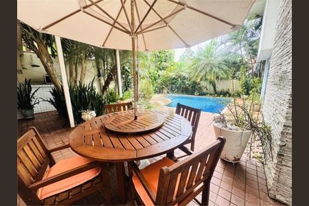 Casa de condomínio à venda com 238m², 4 quartos e 2 vagas