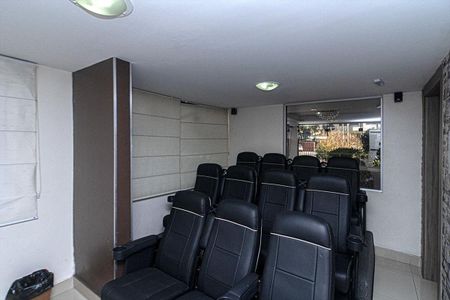 Apartamento à venda com 55m², 2 quartos e 1 vagaSala de Cinema