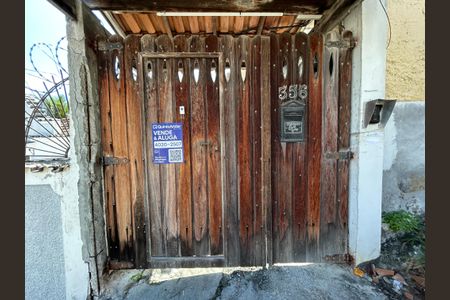 Casa à venda com 210m², 3 quartos e sem vagaFachada + Plaquinha