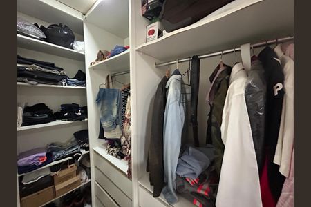 Casa à venda com 210m², 3 quartos e sem vagaCloset da suíte