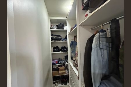 Casa à venda com 210m², 3 quartos e sem vagaCloset da suíte