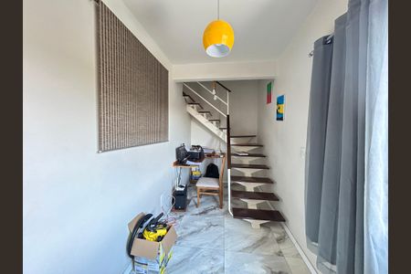 Casa à venda com 210m², 3 quartos e sem vagaEscada