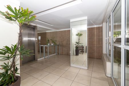Apartamento à venda com 143m², 3 quartos e 2 vagas Apartamento à venda com 143m², 3 quartos e 2 vagasHall social