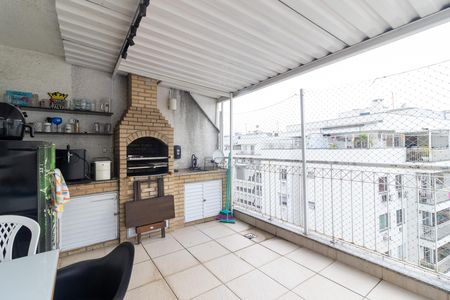 Apartamento à venda com 143m², 3 quartos e 2 vagas Apartamento à venda com 143m², 3 quartos e 2 vagasTerraço