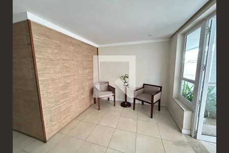 Apartamento à venda com 143m², 3 quartos e 2 vagas Apartamento à venda com 143m², 3 quartos e 2 vagasHall de entrada