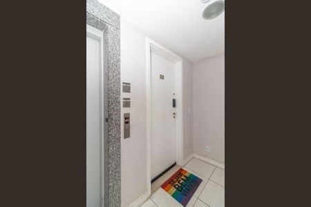 Apartamento à venda com 143m², 3 quartos e 2 vagas Apartamento à venda com 143m², 3 quartos e 2 vagasHall social
