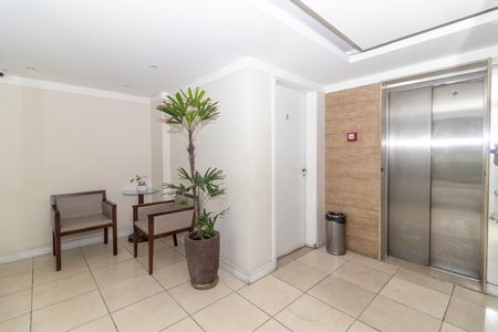Apartamento à venda com 143m², 3 quartos e 2 vagas Apartamento à venda com 143m², 3 quartos e 2 vagasHall social