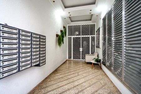 Apartamento à venda com 104m², 2 quartos e sem vagaHall social