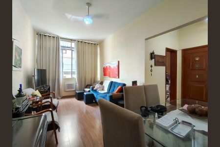 Apartamento à venda com 94m², 2 quartos e 1 vagaSala