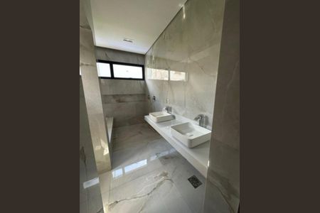 Casa de condomínio para alugar com 253m², 5 quartos e 4 vagasBanheiro