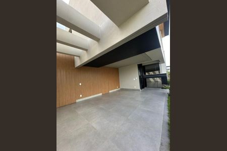 Sala de casa de condomínio para alugar com 5 quartos, 253m² em Nova Uberlândia, Uberlândia