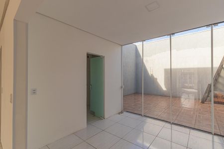 Casa à venda com 100m², 3 quartos e 2 vagas Casa à venda com 100m², 3 quartos e 2 vagasVaranda