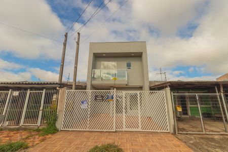 Casa à venda com 100m², 3 quartos e 2 vagas Casa à venda com 100m², 3 quartos e 2 vagasFachada